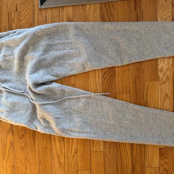 100% cashmere. Cozy Gray Women's Pants. - Picture 1 of 5